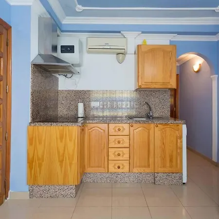 Comodo Y Centrico, Cristianos